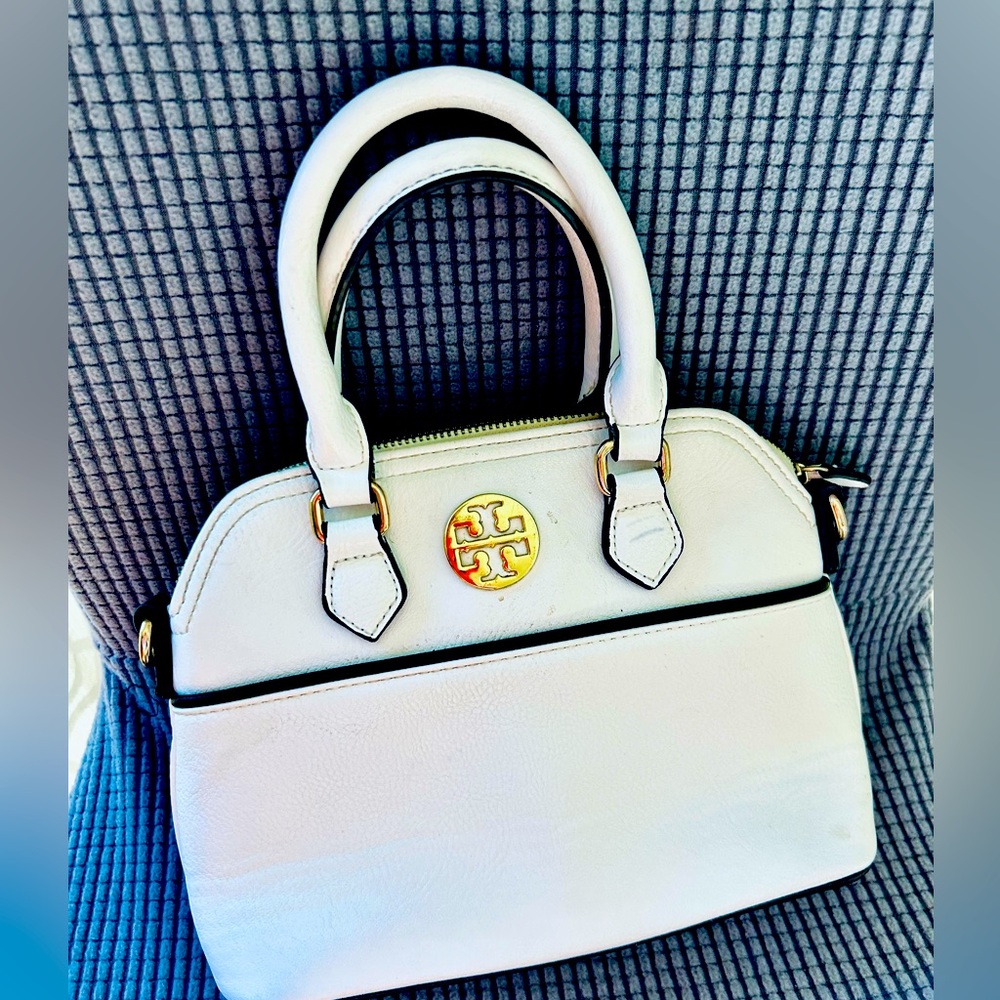 Adorable white and gold 11”x7” handbag .